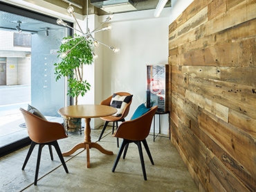 【オフィス】gran+ASAKUSABASHIのセットアップされた家具